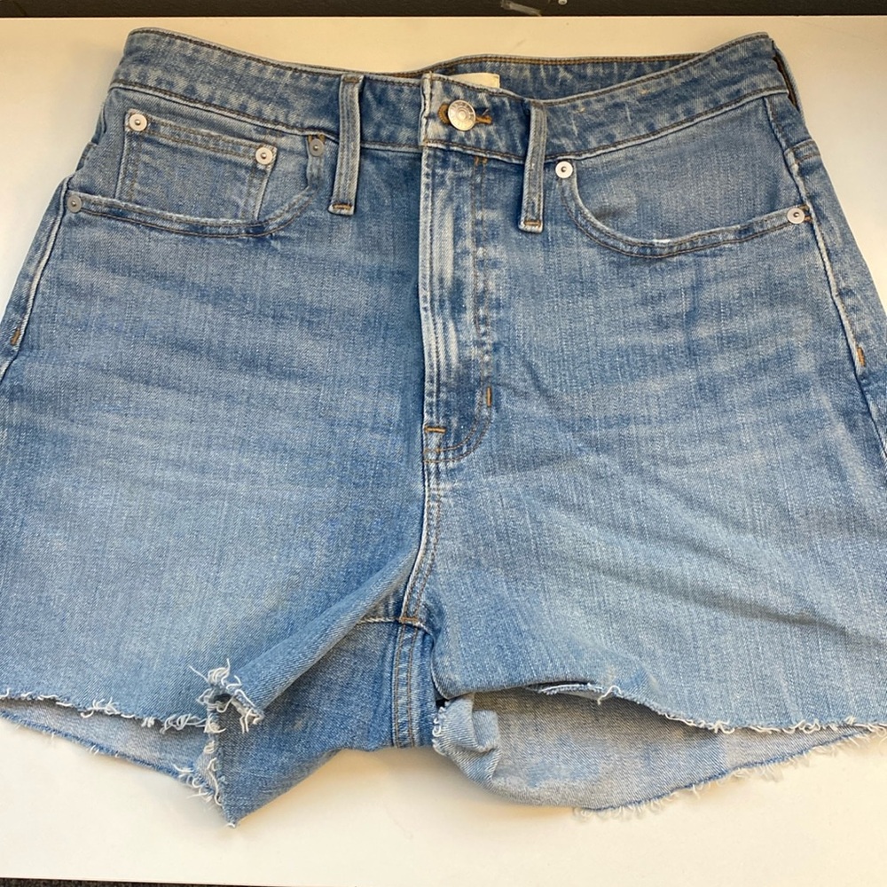 Brand new never worn Madewell denim shorts.